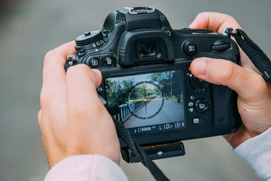 The easy tapping and quick selecting from the screen can help you change settings fast